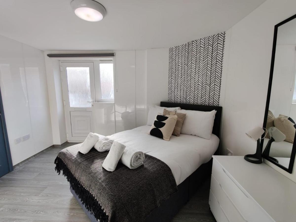 Double Ensuite Rooms Swansea Exterior photo