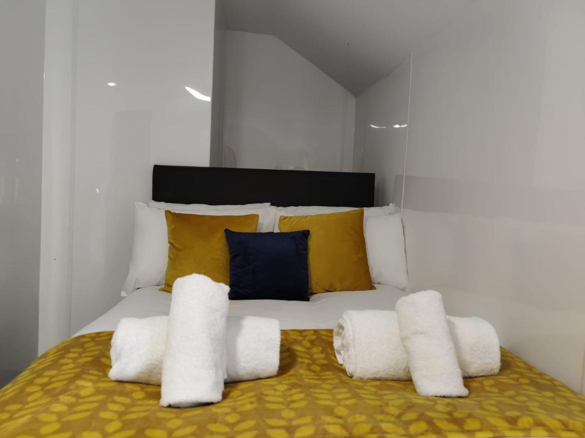 Double Ensuite Rooms Swansea Exterior photo