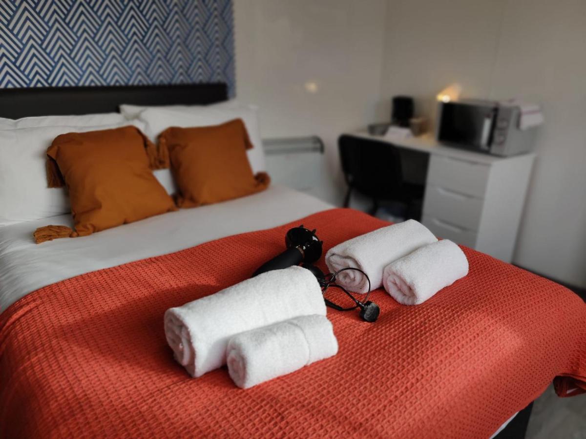 Double Ensuite Rooms Swansea Exterior photo