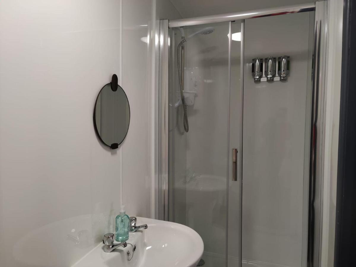 Double Ensuite Rooms Swansea Exterior photo