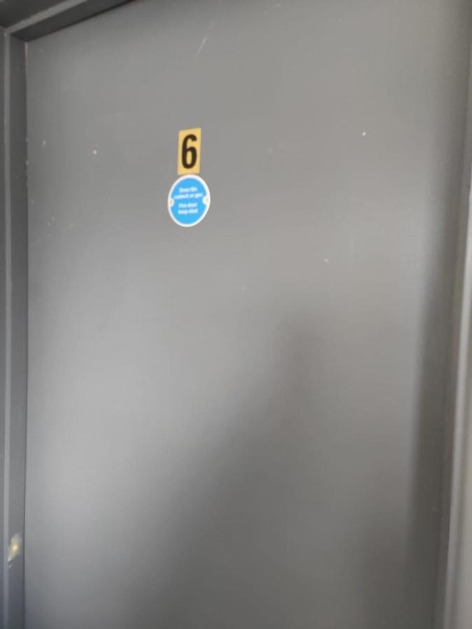 Double Ensuite Rooms Swansea Exterior photo